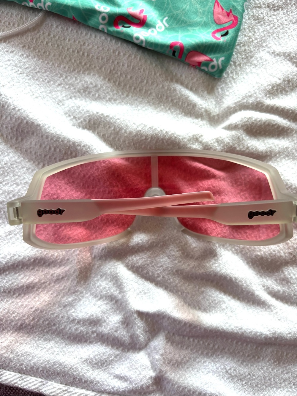 NWOT goodr Pink Polarized Sport Sunglasses and Flamingo Pouch Adult Size - Picture 6 of 13